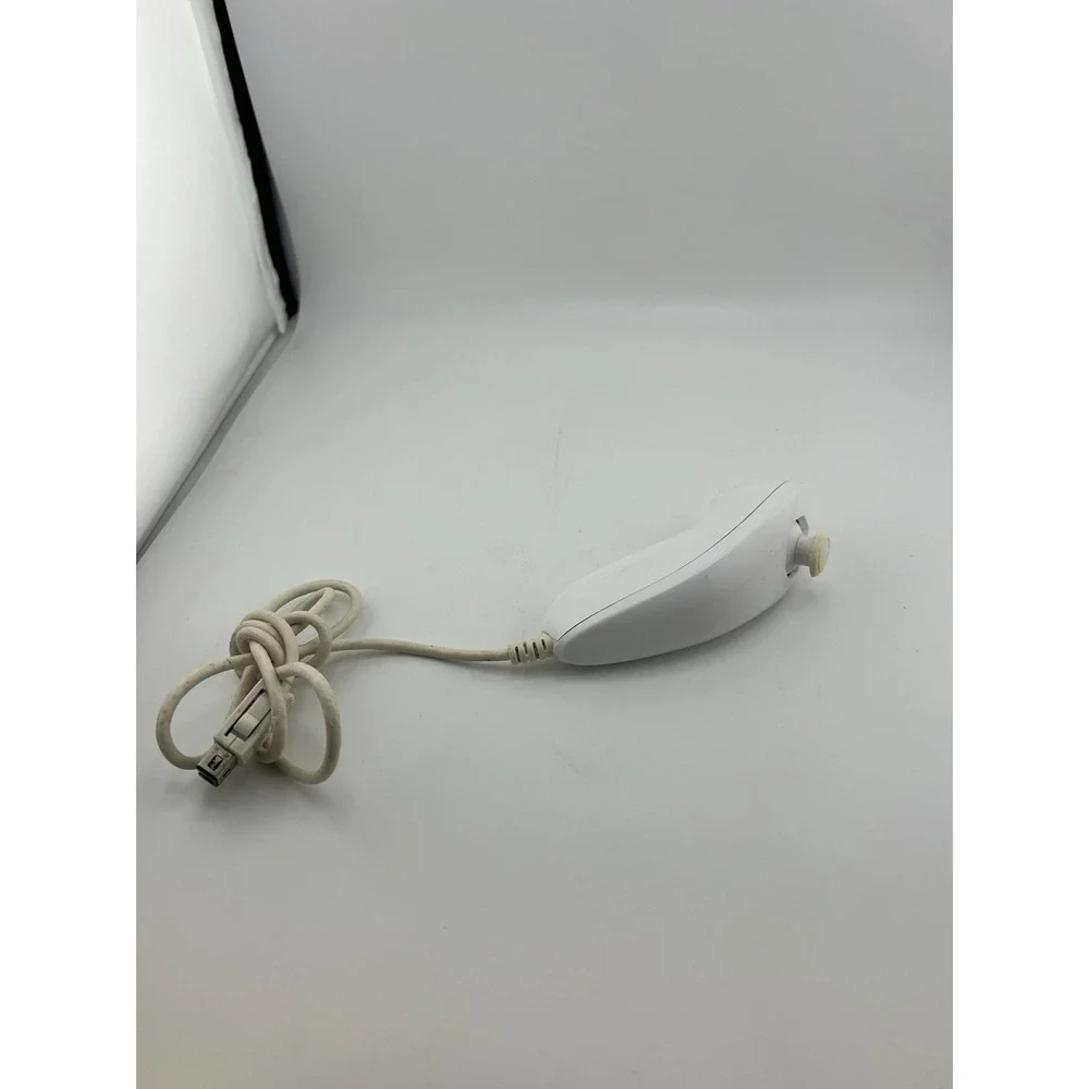 Nintendo Wii OEM RVL-003 White Controller w/ Nunchuck‎ & Sleeve Bundle Tested